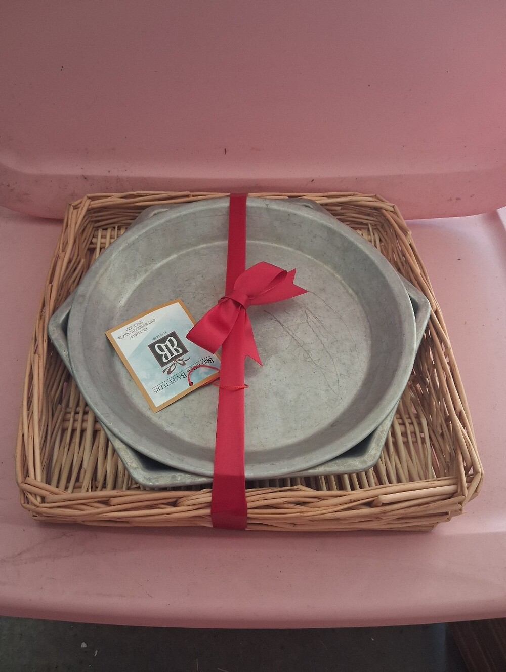 Vintage-Style Metal Pie Pans And Basket Serving Tray Set NWT